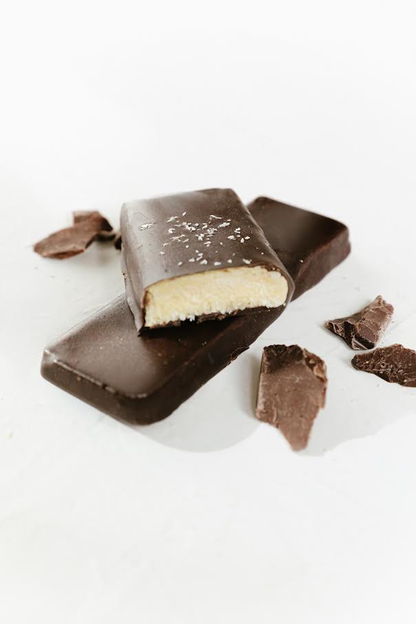 Barra de coco keto proteica con chocolate 85% un sweet keto love - SWEET KETO LOVE - Aldea Nativa