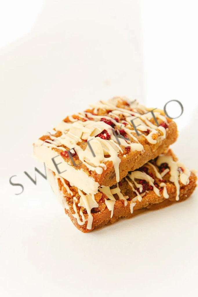 Blondie relleno con leche condensada y chocolate blanco keto Un Sweet Keto Love - SWEET KETO LOVE - Aldea Nativa